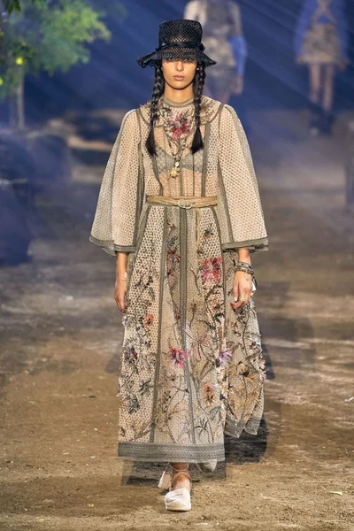 Look 11